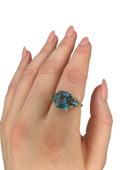 9ct Gold Blue Topaz Set Dress Ring